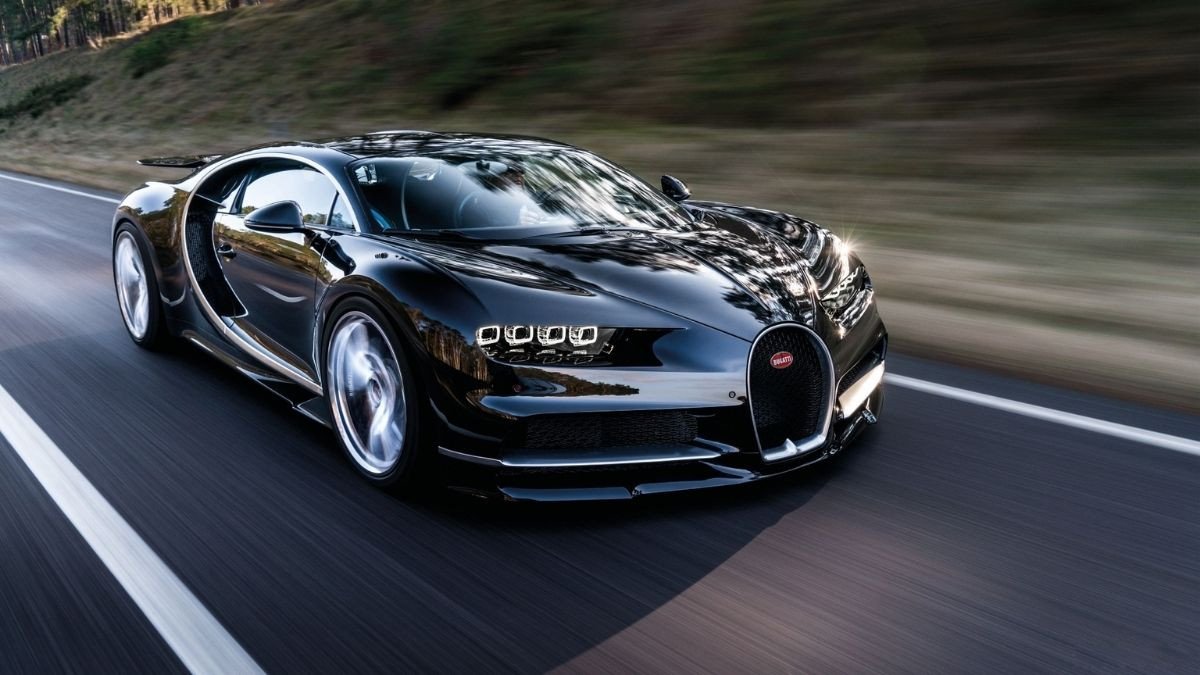 Hình nền Bugatti Chiron 4K màu xanh lịch lãm cho laptop