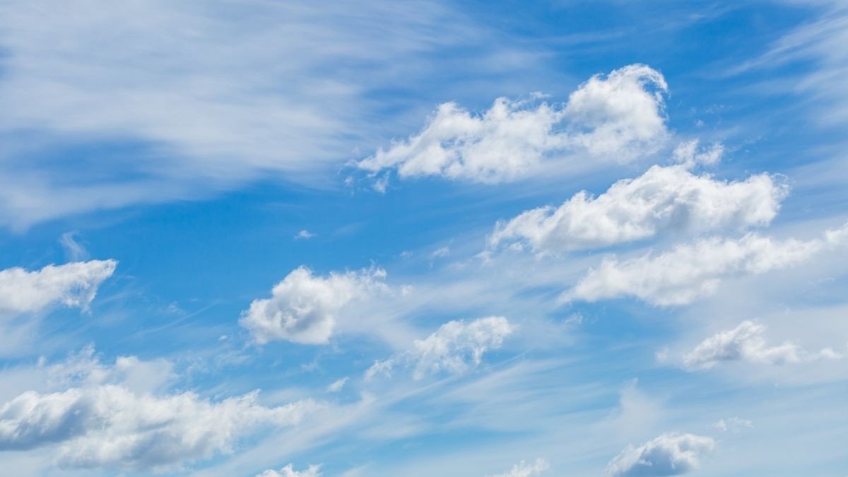 Hình nền laptop bầu trời nhiều mây trắng