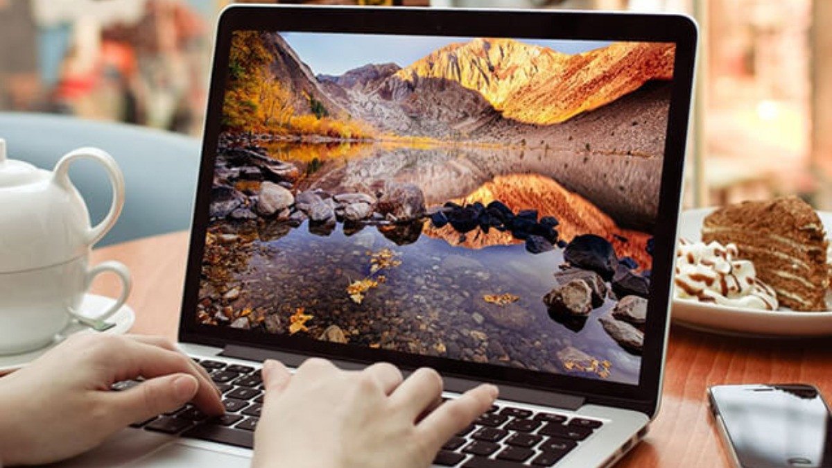 Hình nền laptop bị mờ gây ảnh hưởng đến trải nghiệm người dùng