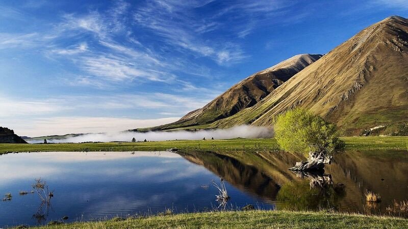 Hình nền laptop phong cảnh đẹp với thuyền trên dòng sông yên ả