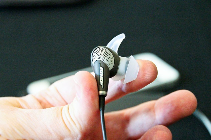Hộp điều khiển chống ồn và pin của tai nghe Bose QuietComfort 20