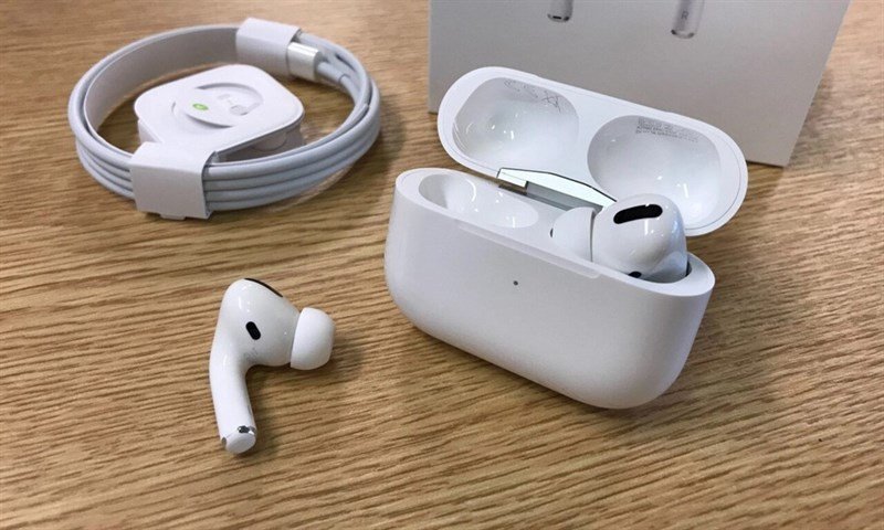 Hộp sạc tai nghe AirPods Pro chính hãng với thiết kế nhỏ gọn, tinh tế