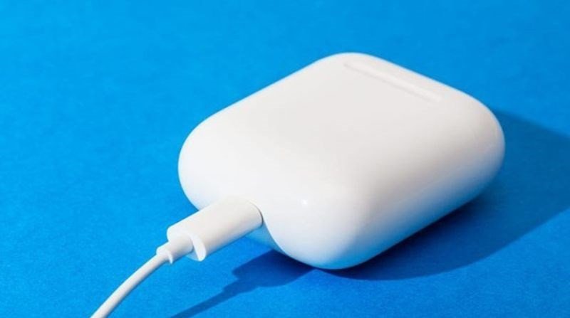 Hộp sạc tai nghe Bluetooth với đèn báo pin