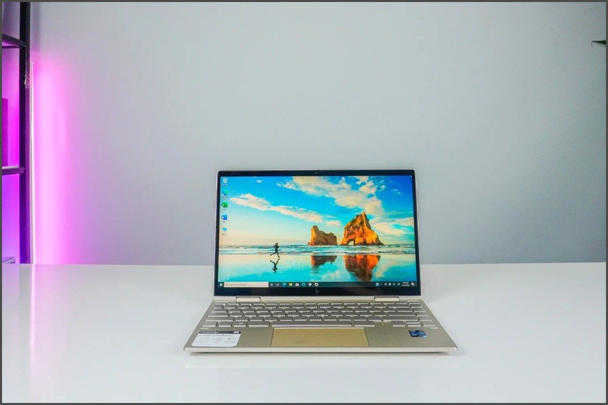 HP Envy 13 x360 Intel là chiếc laptop 2-in-1 cao cấp, kết hợp phong cách sang trọng và hiệu năng mạnh mẽ