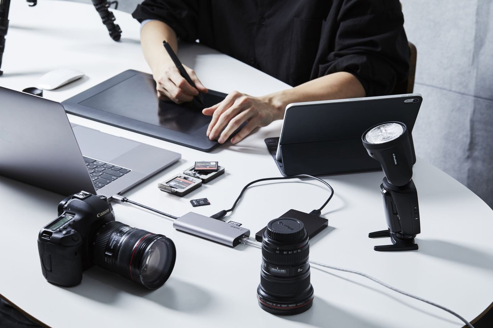 Hub USB-C đa năng giúp thêm cổng USB cho laptop mỏng nhẹ