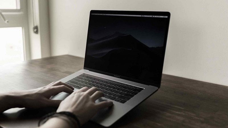 Kết nối laptop với màn hình ngoài để chẩn đoán