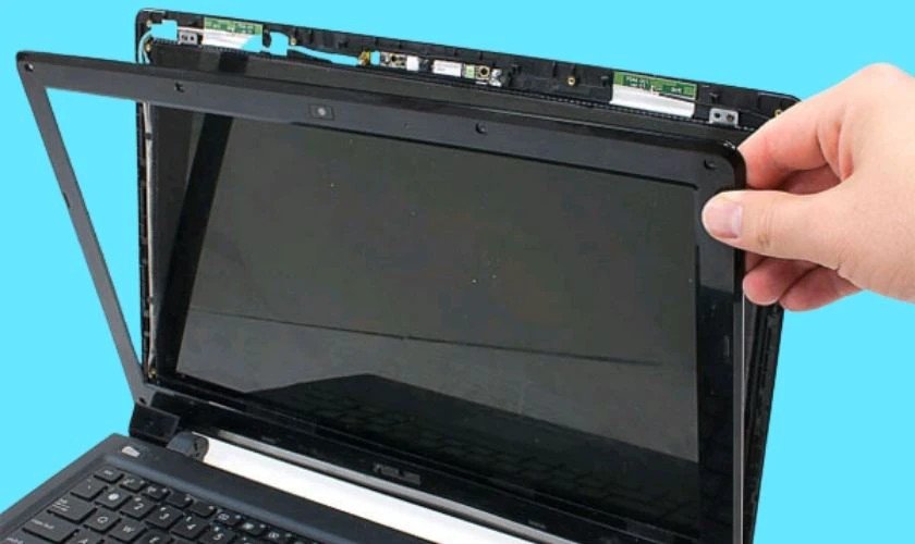 Kết nối laptop với màn hình ngoài để kiểm tra sự cố khởi động