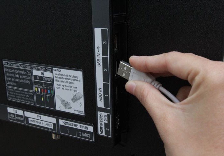 Kết nối laptop với tivi thông minh thông qua cổng USB