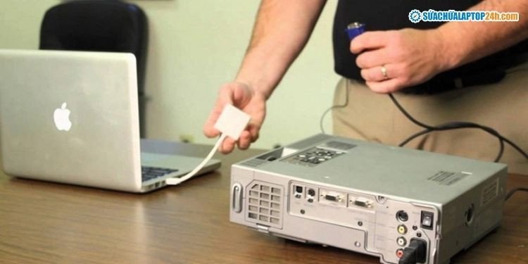 Kết nối máy chiếu với laptop bằng các loại cáp
