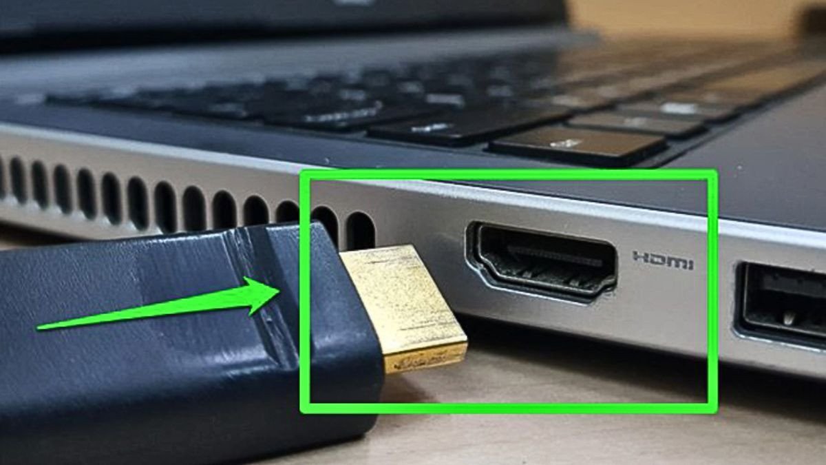 Kết nối PC với laptop bằng dây cáp HDMI hoặc VGA