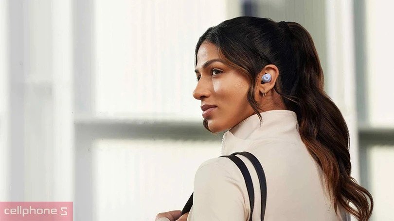 Khả năng đàm thoại chất lượng cao trên tai nghe Beats Solo Buds