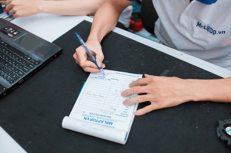 Khắc phục sự cố laptop tại cửa hàng