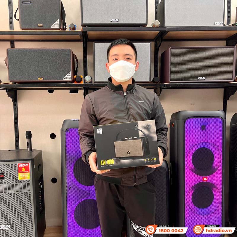 Khách hàng mua Loa Alpha Works W88 chính hãng tại Shop Bluetooth