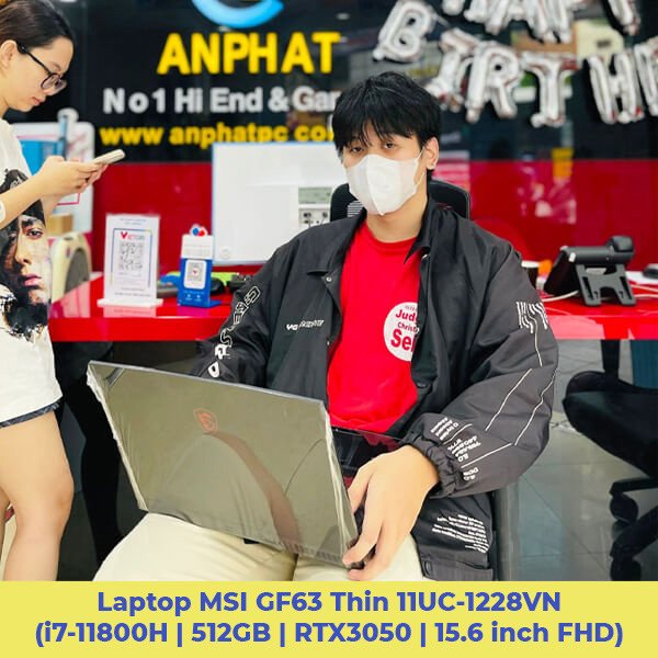 Khách hàng trải nghiệm tốc độ của ổ cứng SSD cho laptop