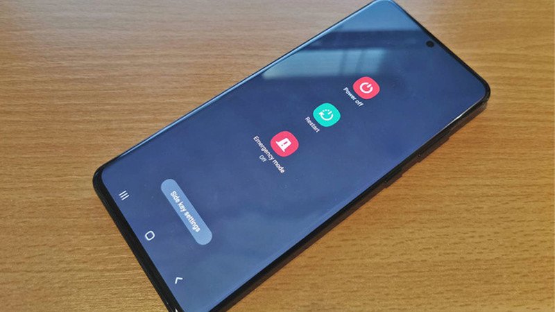 Khởi động lại điện thoại Android hoặc iPhone để khắc phục lỗi tai nghe