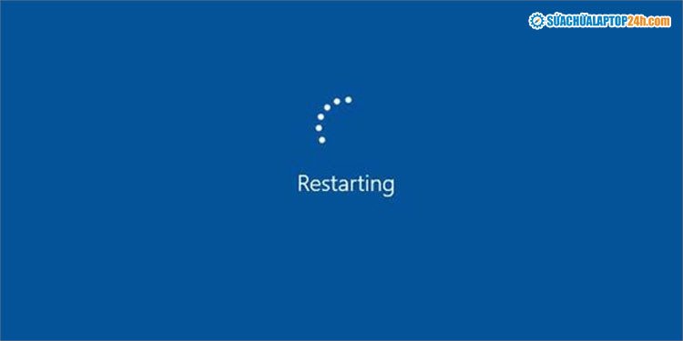 Khởi động lại laptop để giải phóng RAM