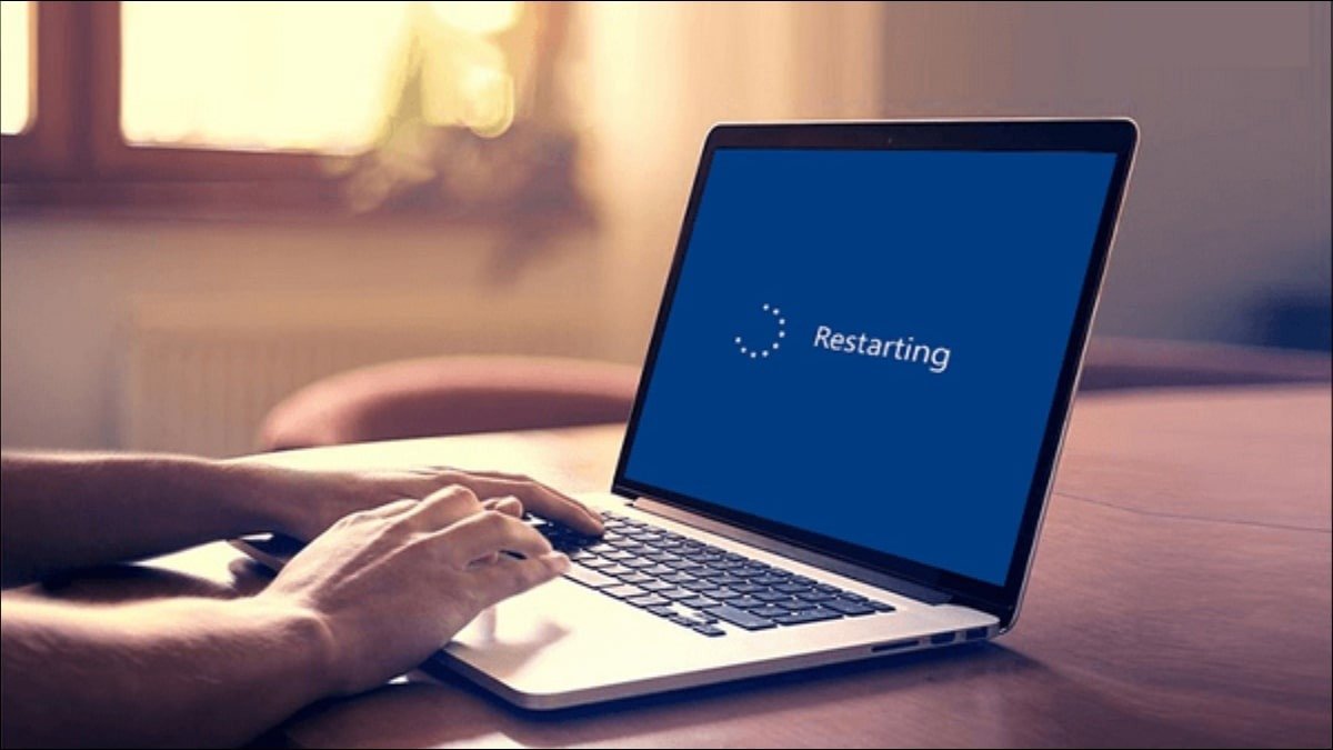 Khởi động lại laptop và màn hình theo trình tự để khắc phục lỗi 'No Signal' khi kiểm tra cổng HDMI