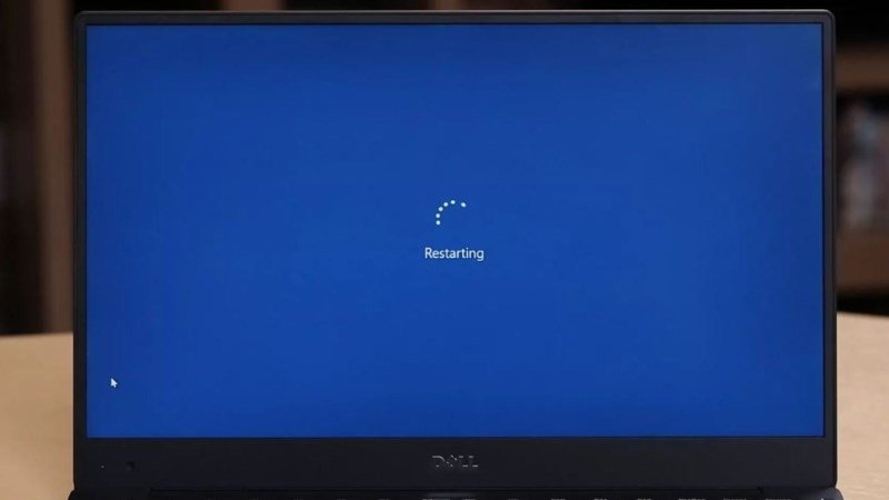 Khởi động lại máy giúp khắc phục tình trạng laptop bị mất con trỏ chuột