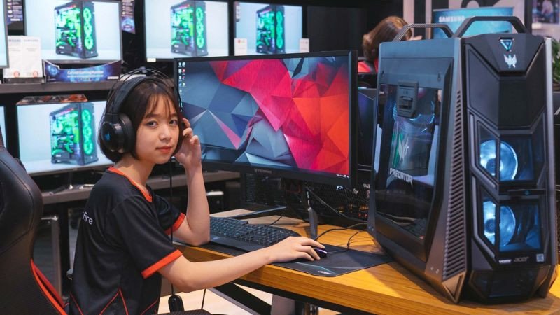 Không gian hiện đại của GearVN, cửa hàng bán laptop uy tín TP.HCM cho game thủ.