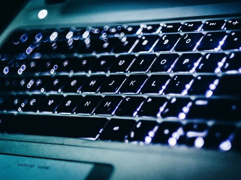 Không phải loại bàn phím laptop Dell nào cũng có cách tháo lắp giống nhau