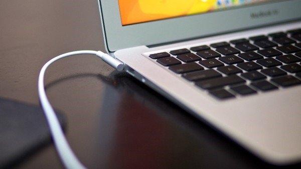 Không vừa sạc vừa dùng giúp làm mát CPU laptop và bảo vệ pin