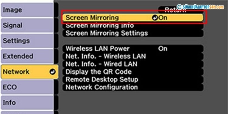 Kích hoạt Screen Mirroring trên máy chiếu để chia sẻ màn hình