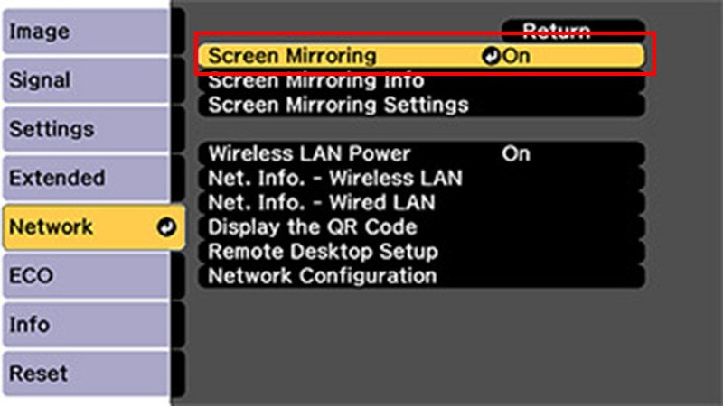 Kích hoạt tính năng Screen Mirroring trên máy chiếu để kết nối không dây