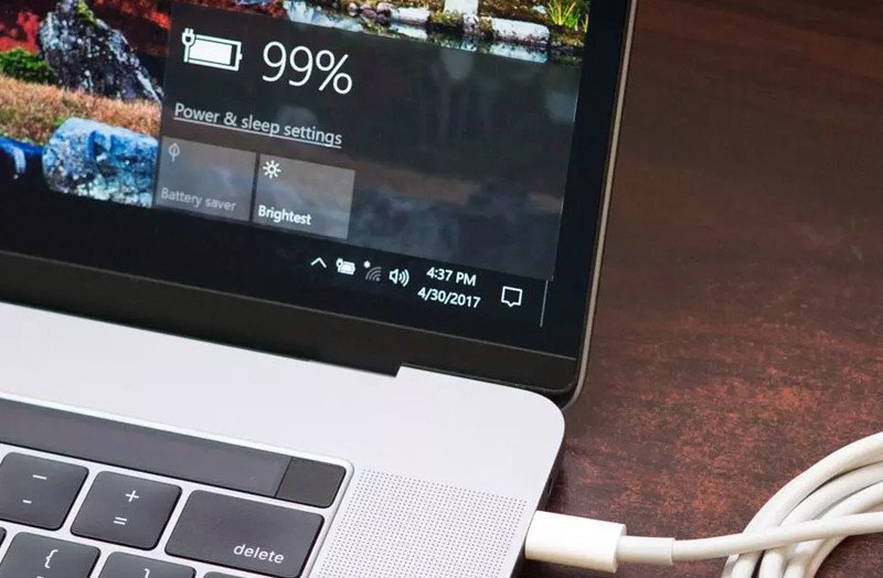 Kiểm tra biểu tượng pin trên thanh Taskbar để nhận biết laptop đang sạc hay không