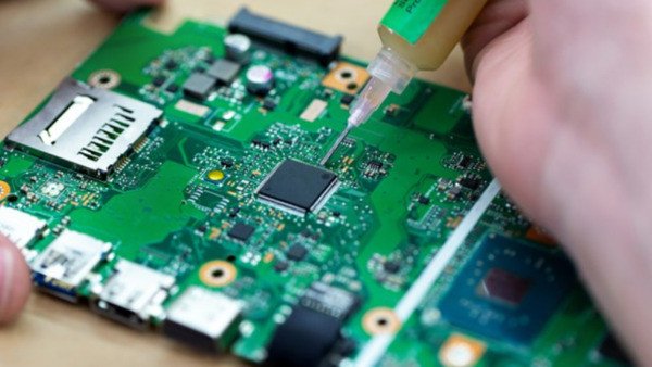 Kiểm tra các lỗi phần cứng để khắc phục sự cố bật laptop không lên nguồn