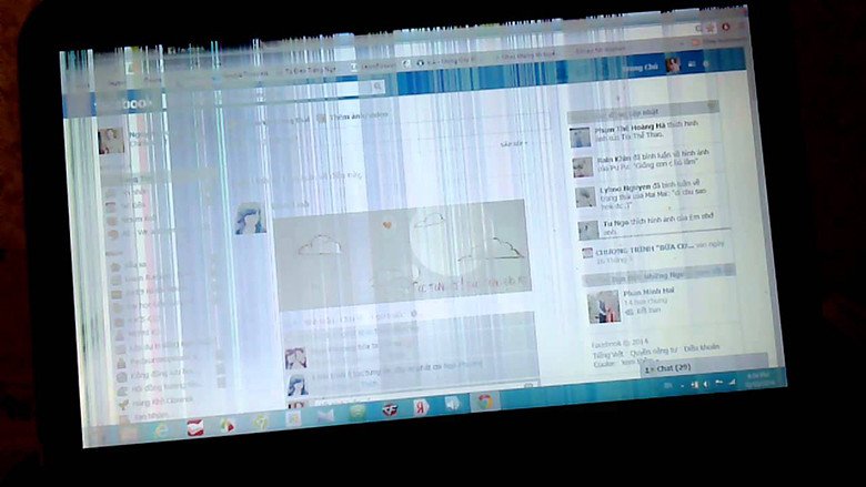 Kiểm tra cáp kết nối để khắc phục màn hình laptop nhấp nháy