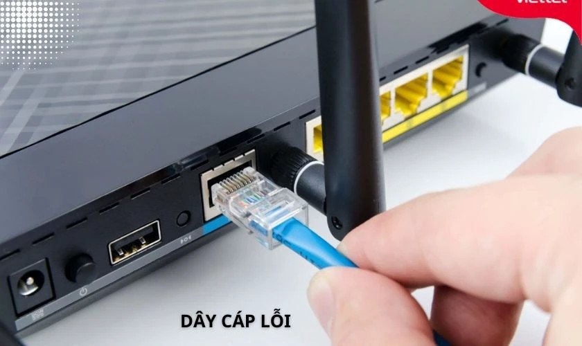 Kiểm tra dây cáp màn hình khi laptop bị sọc