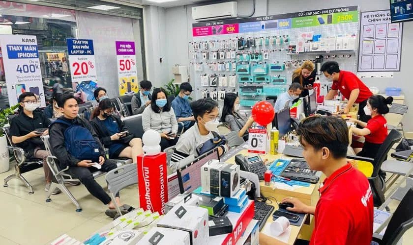 Kiểm tra đèn LED hiển thị trạng thái pin của hộp sạc tai nghe Havit TW 967
