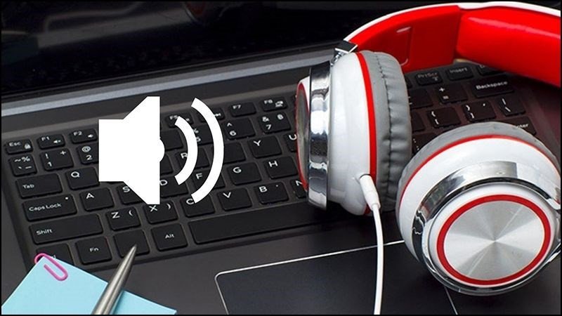 Kiểm tra kết nối dây và trạng thái của loa hoặc tai nghe khi laptop bị mất tiếng