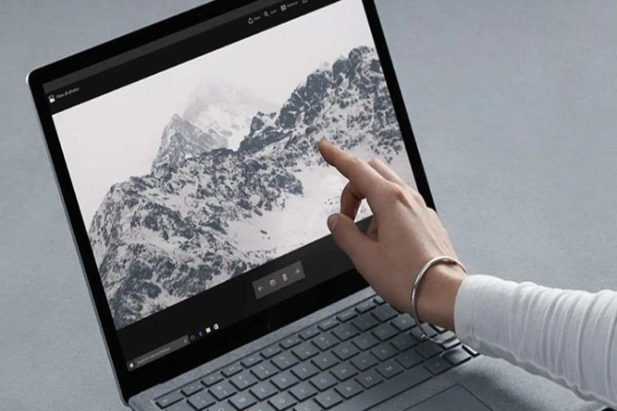 Kiểm tra kết nối màn hình ngoài khi laptop tắt nguồn nhưng vẫn có điện