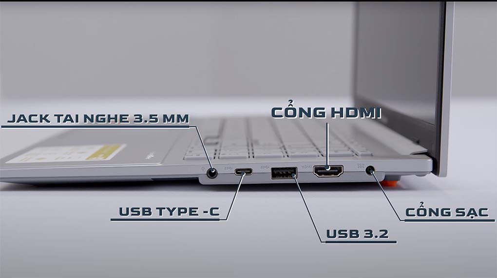 Kiểm tra khả năng kết nối của các cổng vật lý trên laptop mới
