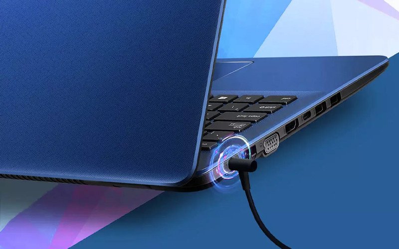 Kiểm tra khe cắm sạc laptop khi pin không vào điện