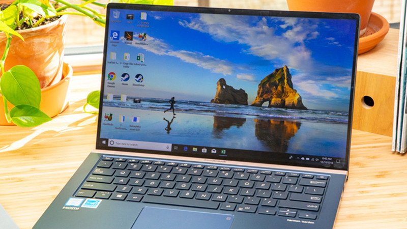 Kiểm tra kích thước màn hình laptop để đưa ra quyết định mua laptop 14 inch hay 15.6 inch.