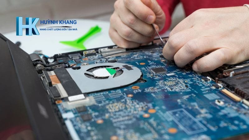 Kiểm tra linh kiện máy tính xách tay để sửa chữa phần cứng