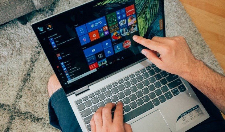 Kiểm tra màn hình kỹ lưỡng là kinh nghiệm mua laptop cũ để tránh lỗi hiển thị