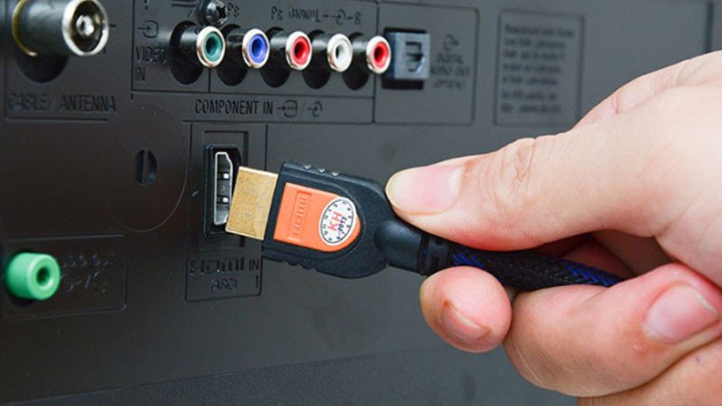 Kiểm tra màn hình laptop bị trắng bằng cách kết nối màn hình ngoài