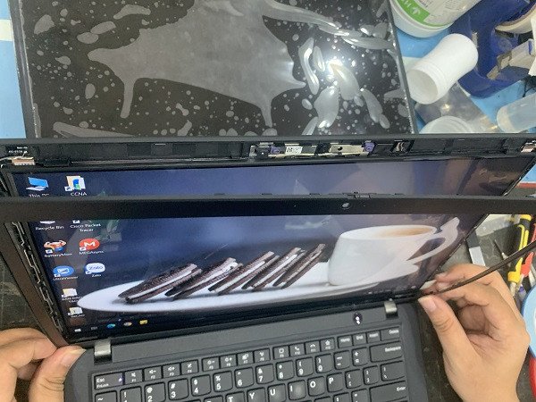 Kiểm tra màn hình laptop Lenovo 14 inch bị hỏng