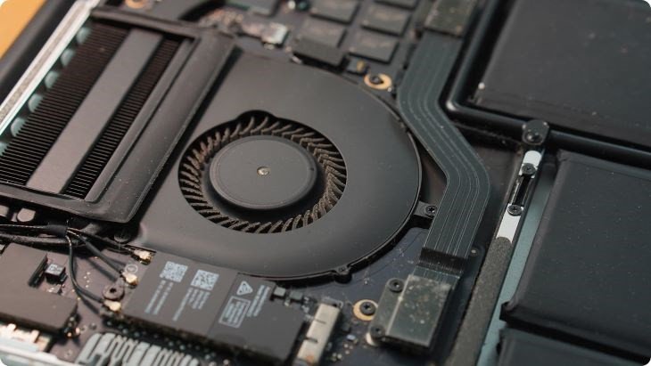 Kiểm tra ổ cứng và hệ thống tản nhiệt là kinh nghiệm mua laptop cũ cần thiết