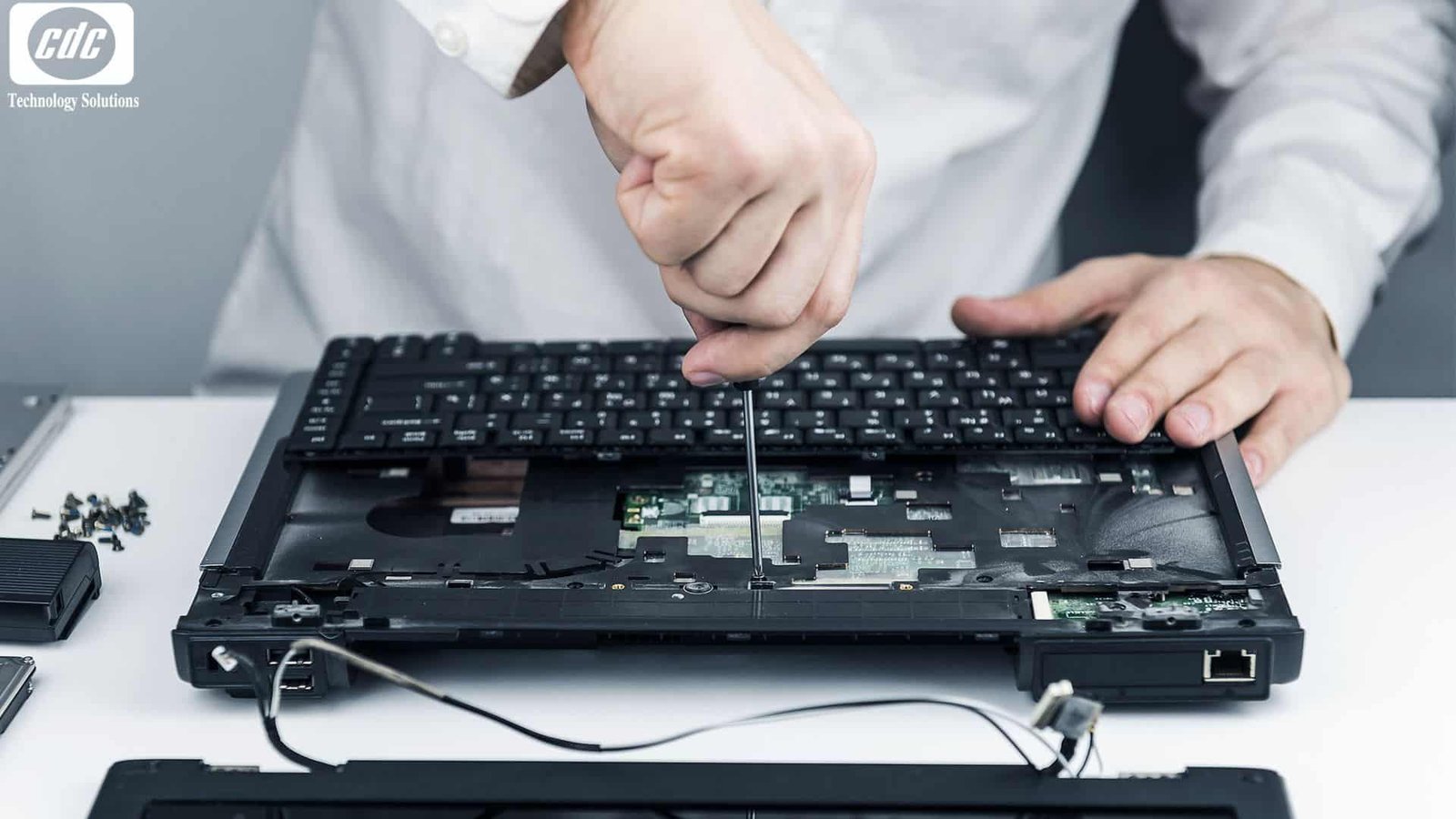 Kiểm tra phần cứng bên trong bàn phím laptop bị lỗi