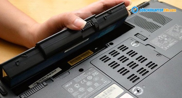 Kiểm tra pin laptop khi thiết bị rút sạc là sập nguồn