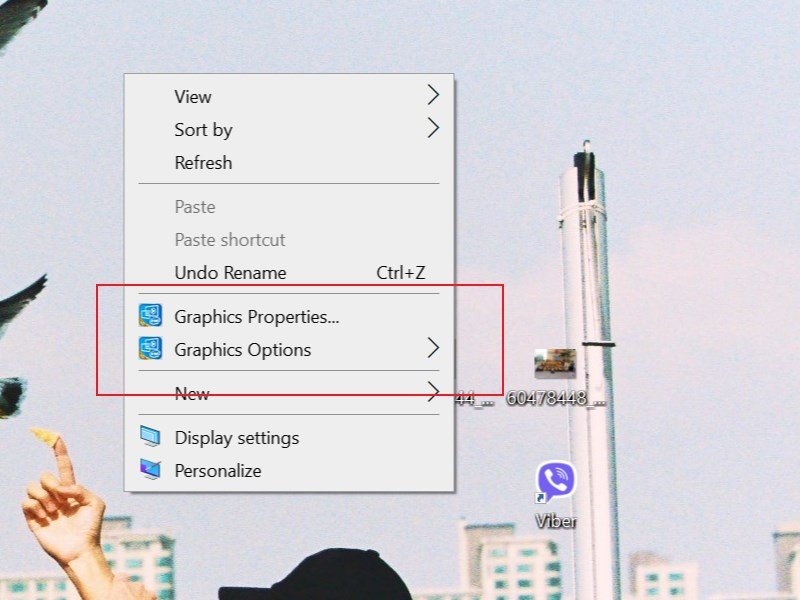 Kiểm tra thông tin card đồ họa bằng cách nhấp chuột phải trên màn hình desktop