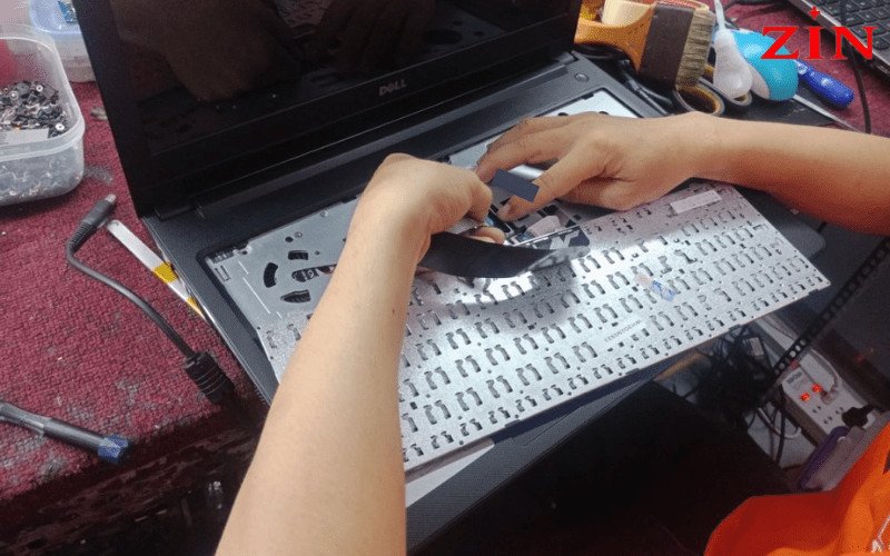 Kiểm tra và chuẩn bị thay bàn phím mới cho laptop ThinkPad