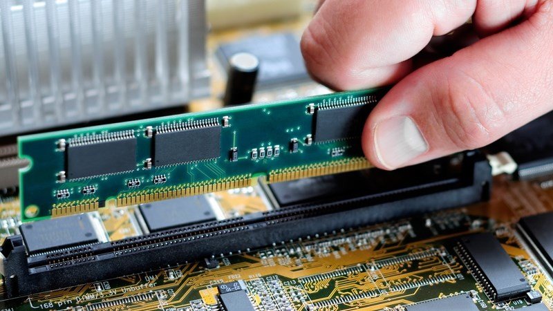 Kiểm tra và điều chỉnh RAM khi laptop khởi động lại quá lâu