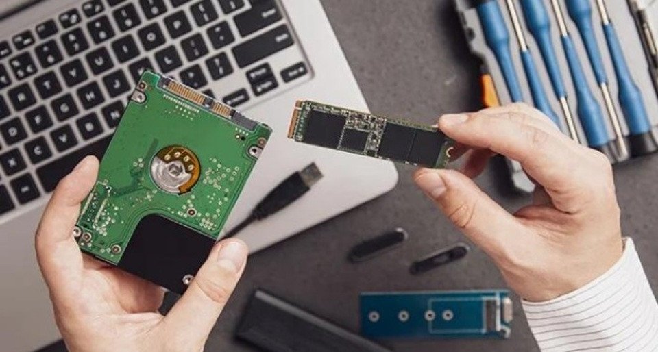 Kiểm tra và tháo lắp RAM laptop