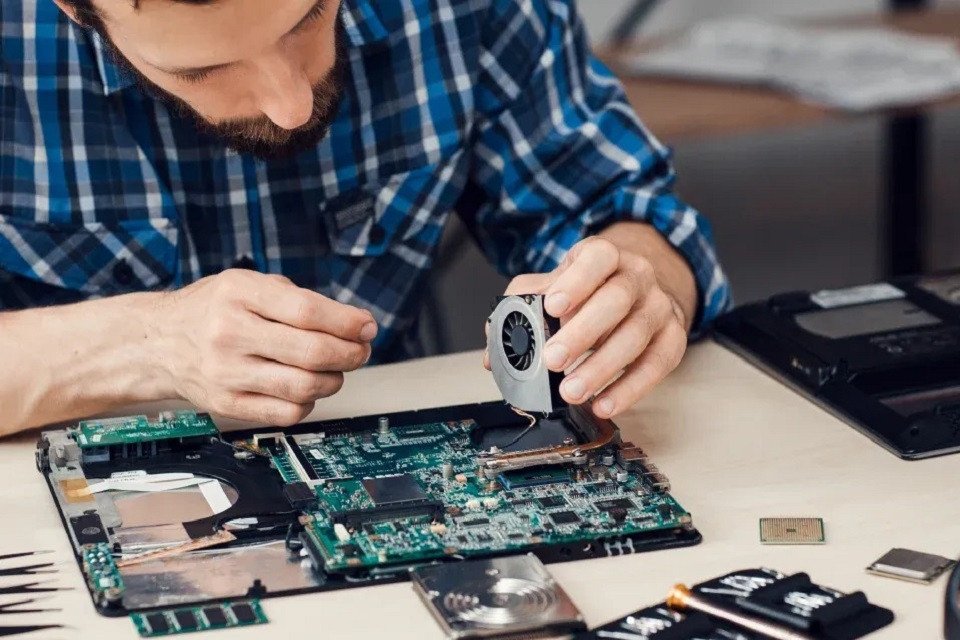 Kiểm tra và thay thế card đồ họa khi laptop Dell không hiển thị