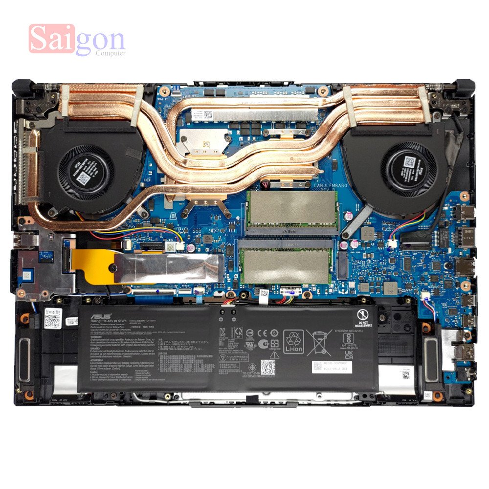 Kỹ thuật viên đang thay thế quạt tản nhiệt cho laptop ASUS TUF Gaming F15